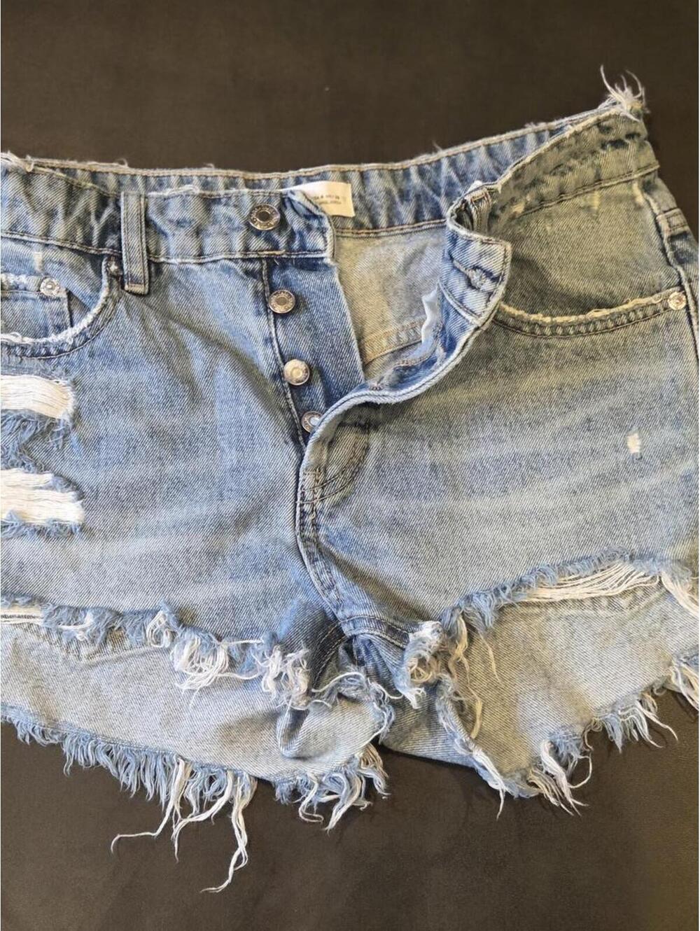 Zara sz 4 - 4 button fly , Distressed Light Blue Denim Shorts with Frayed Hem